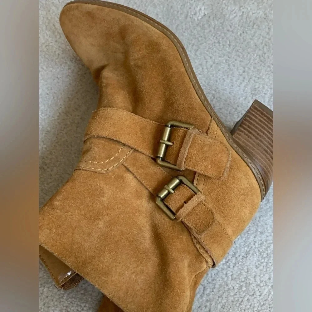AK Anne Klein Suede bootiesS Brown size 7